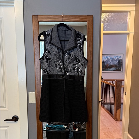 Jackets & Blazers - Black and white Sleeveless Vest with Floral Pattern